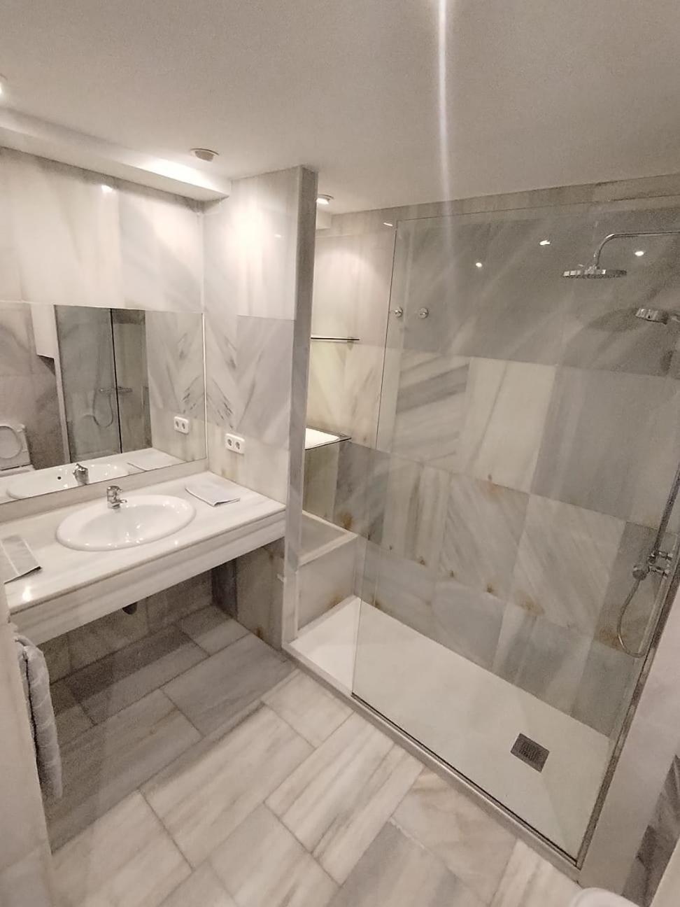 Hostel Latimoamericano Masculino Madrid Exteriör bild